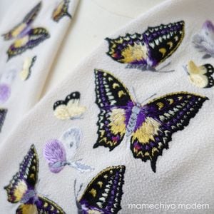 豆千代モダン　金魚刺繍 半襟 新作】絽半襟 金魚 (赤）