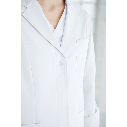 ドクターコート 白衣 2520-1 女性ハーフコート 長袖 FOLK フォーク レディース 女性用 ハーフ丈 医者 女医 病院 看護師 薬剤師 薬局 エステ 医療用 制服 ユニフォーム 高級 ポケット 名入れ おしゃれ かわいい 可愛い 動きやすい