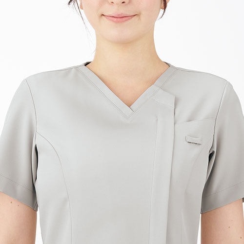 [ 特別価格 ]スクラブ 白衣 レディース 女性用 住商モンブラン uka 半袖 UM501 医療 制服 ユニフォーム 看護師 ナース 病院 エステ 美容 歯医者 サロン ファスナー おしゃれ かわいい 可愛い 医療用 ウカ きれい 前開き 透けにくい 動きやすい 人気 おすすめ