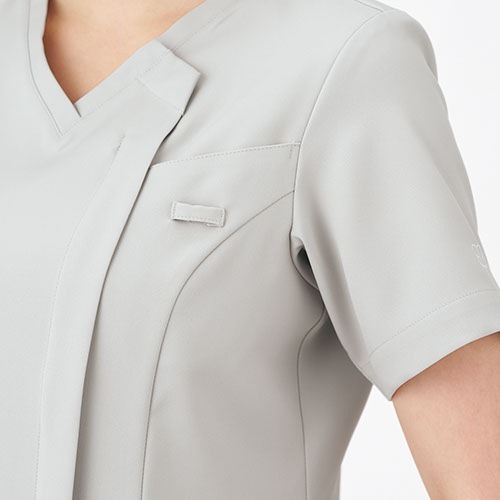 [ 特別価格 ]スクラブ 白衣 レディース 女性用 住商モンブラン uka 半袖 UM501 医療 制服 ユニフォーム 看護師 ナース 病院 エステ 美容 歯医者 サロン ファスナー おしゃれ かわいい 可愛い 医療用 ウカ きれい 前開き 透けにくい 動きやすい 人気 おすすめ