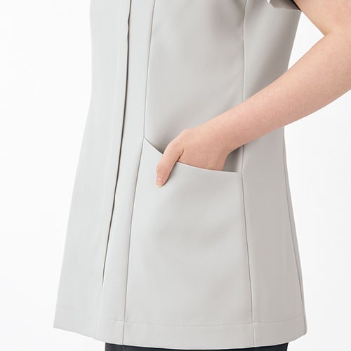 [ 特別価格 ]スクラブ 白衣 レディース 女性用 住商モンブラン uka 半袖 UM501 医療 制服 ユニフォーム 看護師 ナース 病院 エステ 美容 歯医者 サロン ファスナー おしゃれ かわいい 可愛い 医療用 ウカ きれい 前開き 透けにくい 動きやすい 人気 おすすめ