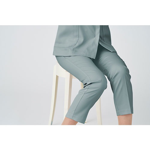 [ 特別価格 ]スクラブ 白衣 レディース 女性用 住商モンブラン uka パンツ UM700 医療 制服 ユニフォーム 看護師 ナース 病院 エステ 美容 歯医者 サロン おしゃれ かわいい 可愛い 医療用 ウカ きれい 透けにくい 動きやすい 人気 おすすめ