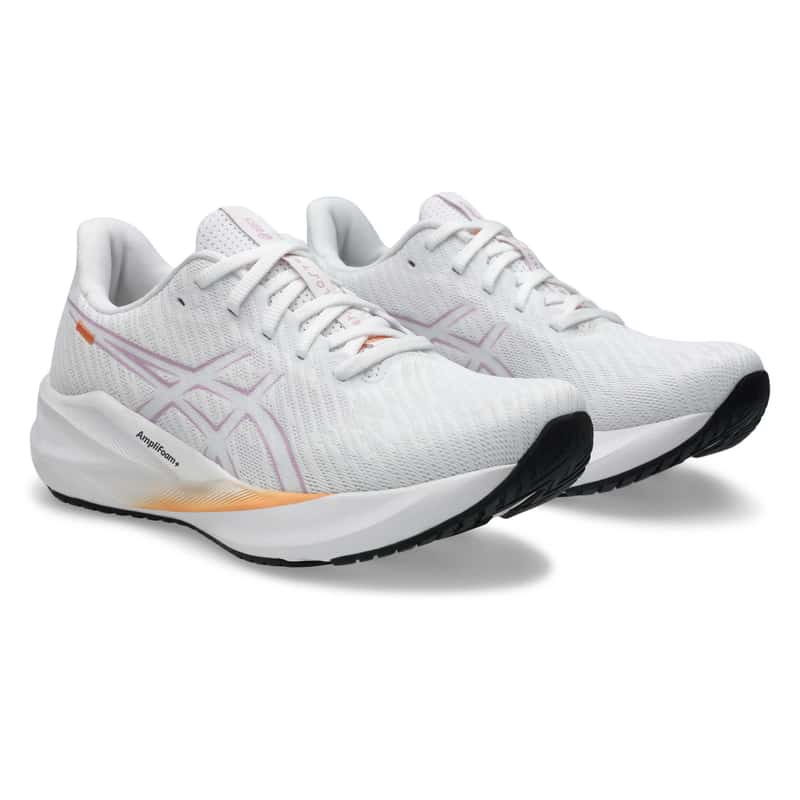 アシックス シューズ VERSABLAST 4 WHITE/LIGHT UBE 1012B775-100バーサブラスト ランニング ユニ 男女兼用 ASICS
