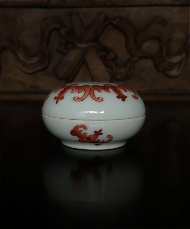 福の字が描かれている磁器の蓋です。模様が素晴らしい 福の字が描かれている磁器の蓋です。模様が素晴らしい 福