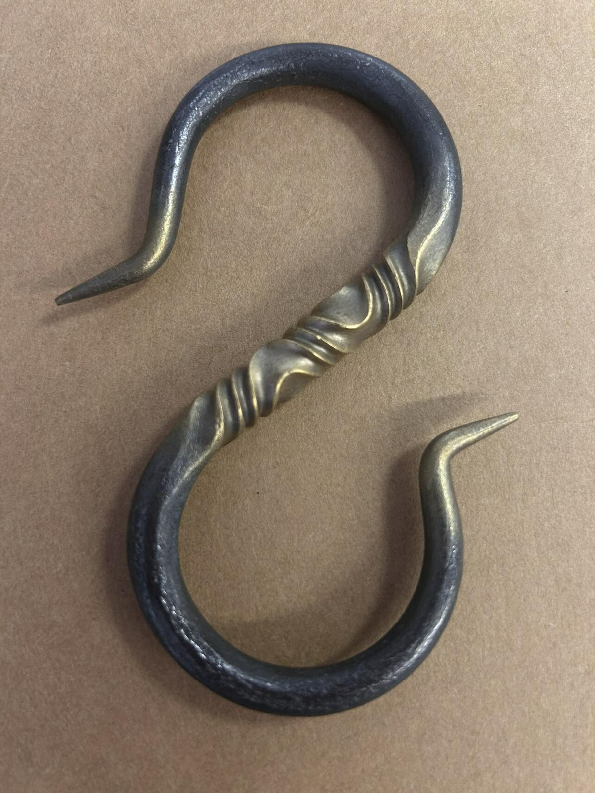 1980アウトドア S hook wide  フック ワイド  キャンプ ソロキャンプ 手造り MOUNTAIN SOUL 山魂 キャンプフック ブラック 銅 手作り キャンプグッズ 家族キャンプ キャンプ製品 アウトドア アウトドア製品