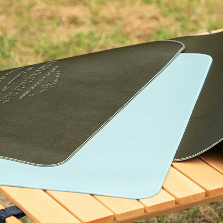 【KZM正規代理店】KZM OUTDOOR カズミアウトドア ウィンサムロールマットM (ダークブラウン) 82x54cm ランチマット テーブルシート デスクマット 合皮 撥水 滑り止め テーブルマット キャンプテーブルシート アウトドア キャンプ キャリーバッグ