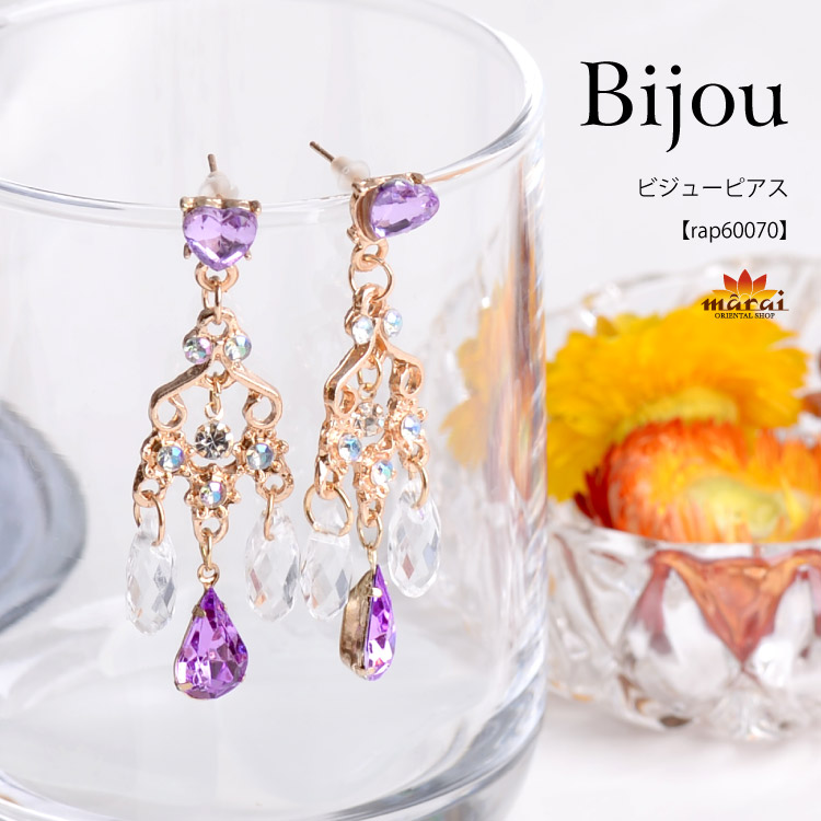 華やかさと上品さのベストバランス◎気品ときらめきを放つ大人可愛いビジューピアス。