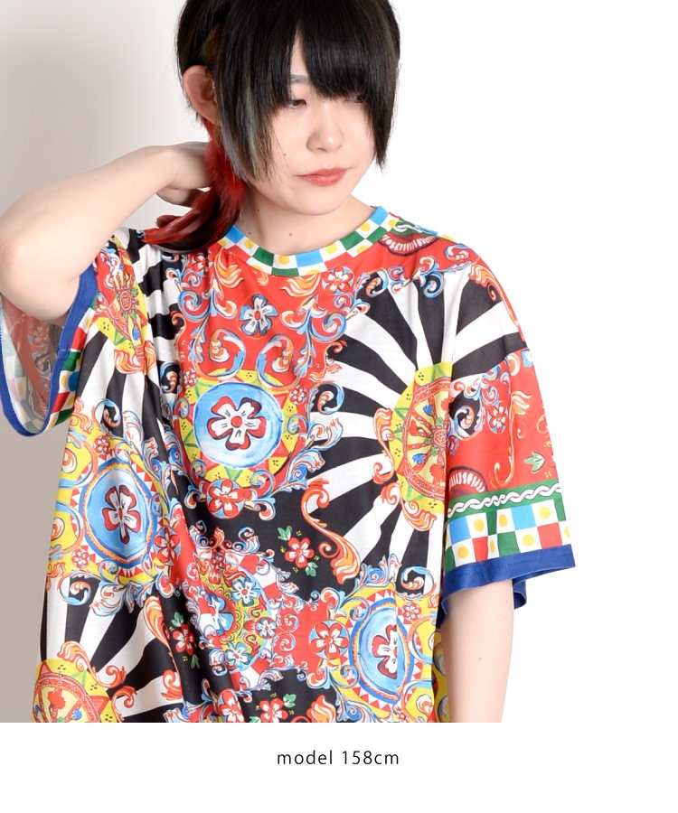 存在感抜群の個性派。サーカス柄ロングTシャツ の別カット
