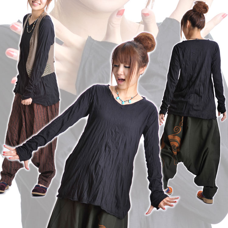 キュートに親指ひょっこり顔だす。指穴ロングTシャツ の別カット