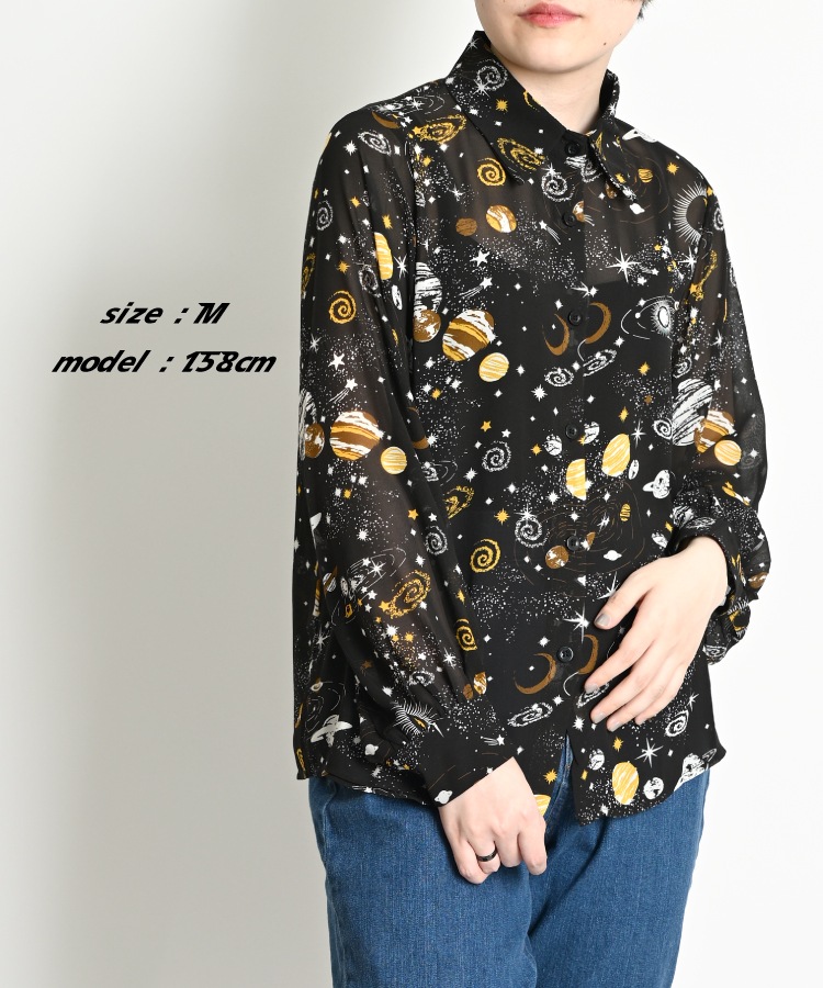 キラリ、コーデ輝くコズミック柄長袖シャツブラウス シャツ ブラウス レディース 星柄 春 夏 柄シャツ シャツブラウス シフォン シアー トップス 長袖 星 スター 柄 総柄 長袖シャツ 長袖ブラウス 柄ブラウス 総柄シャツ 大きいサイズ オーバーサイズ の別カット