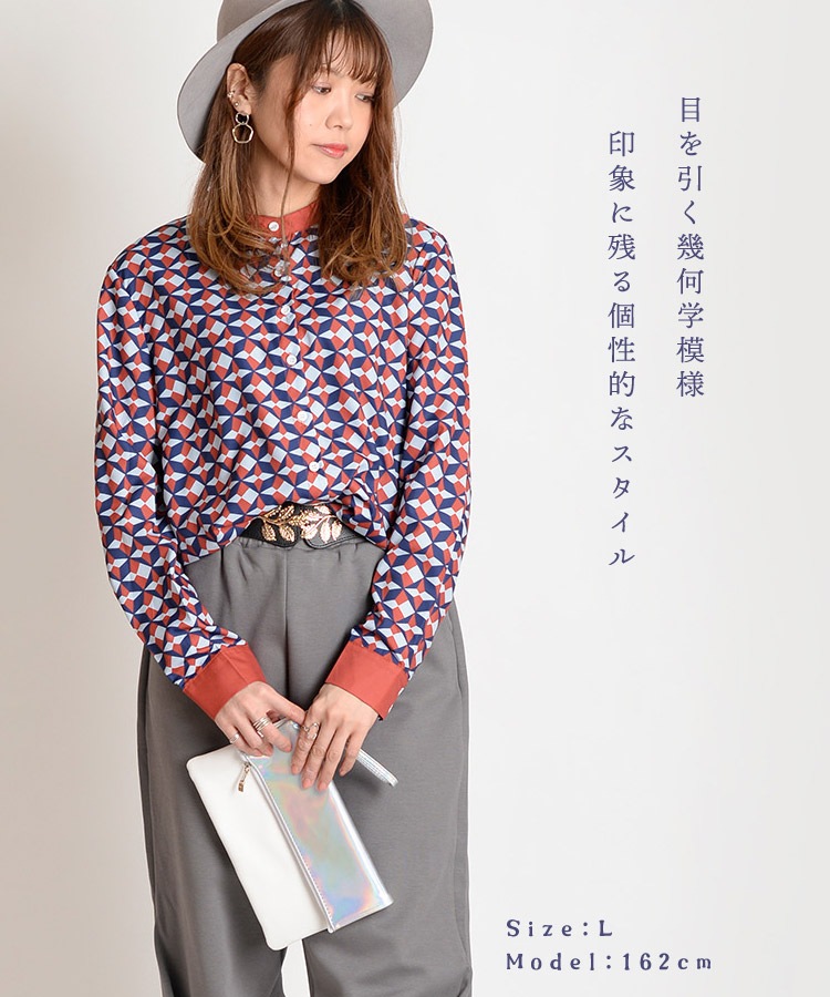 個性的な印象を残す。幾何学柄バンドカラーシャツ の別カット