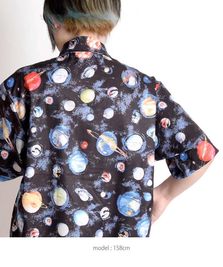 幻想的コズミックデザイン。半袖柄シャツ の別カット