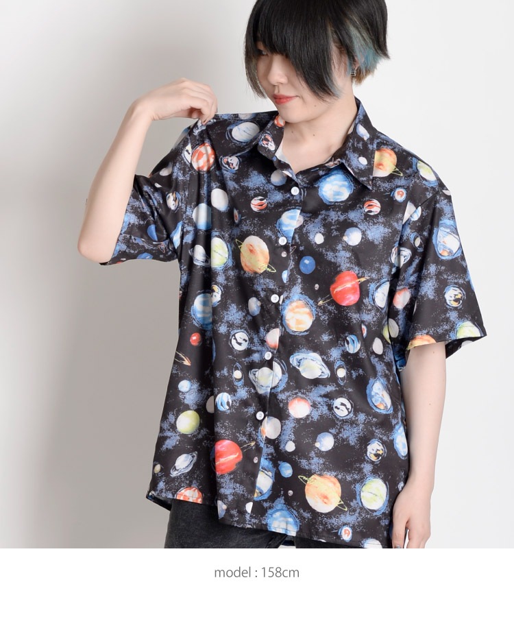 幻想的コズミックデザイン。半袖柄シャツ の別カット