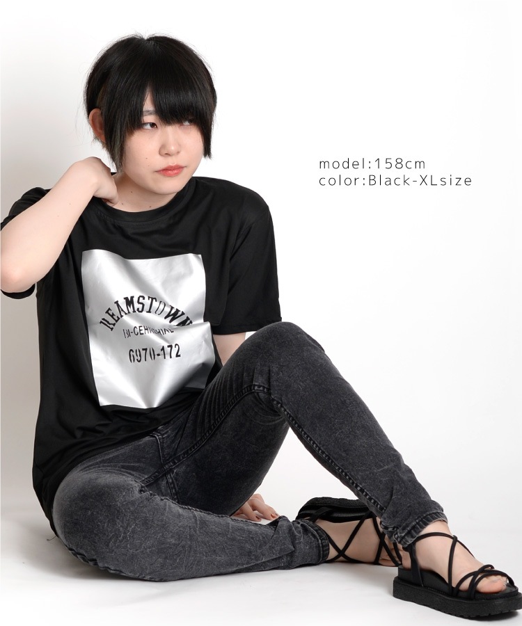 遊び心ある。メタリックプリント半袖Tシャツ の別カット