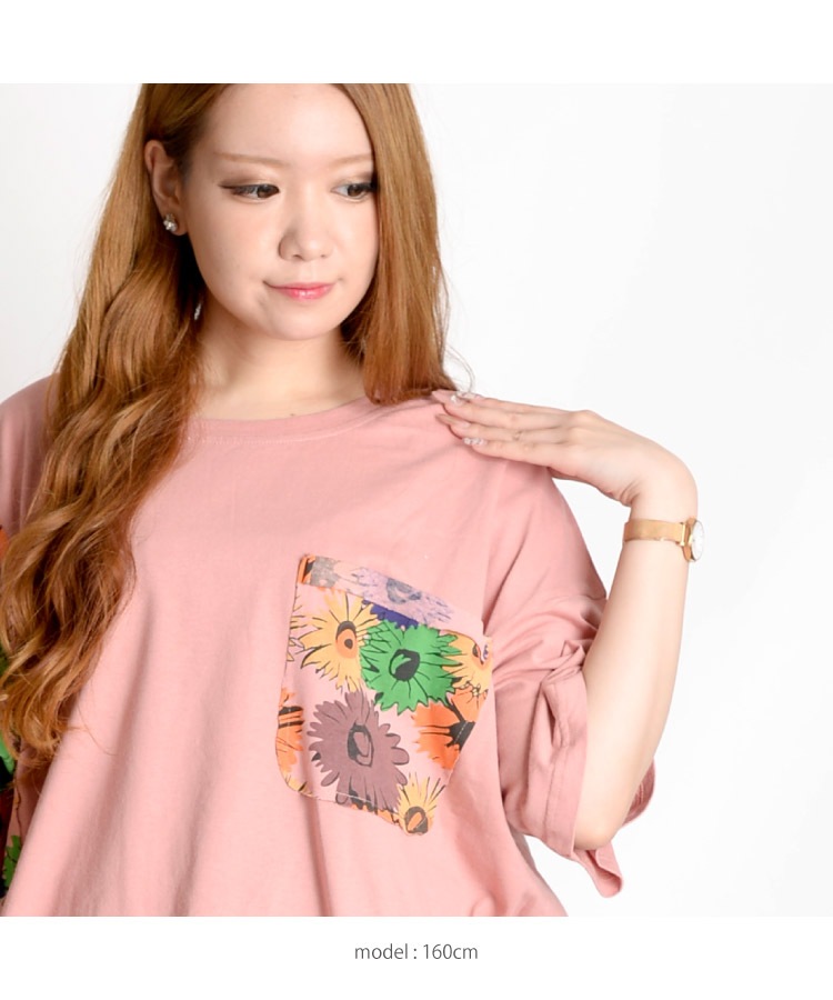 モダンな大人の可愛らしさ。花柄半袖Tシャツ の別カット