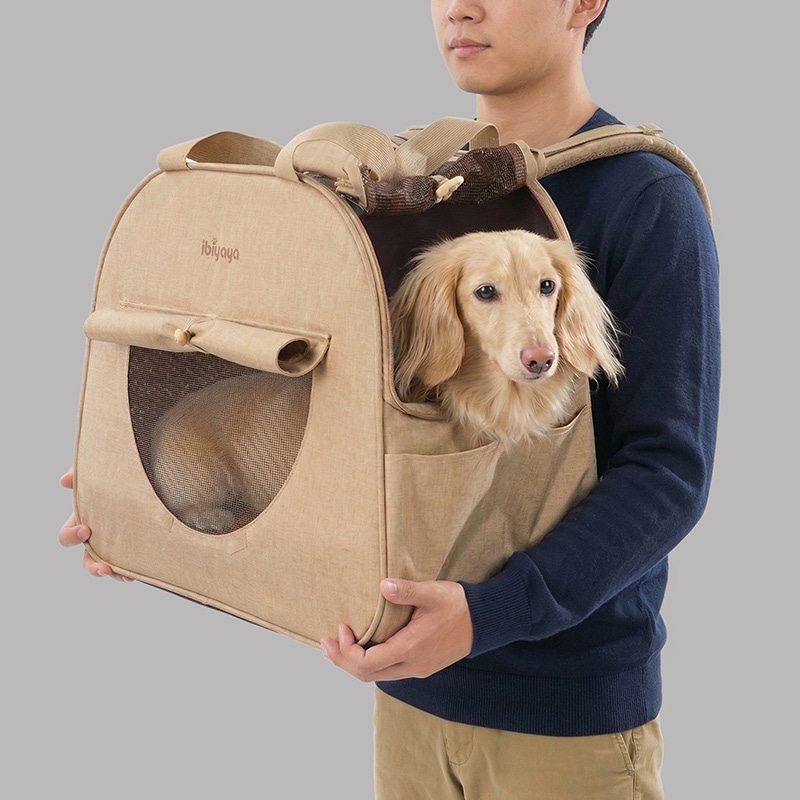 ibiyaya ペットリュック キャリー 横型 小型犬 猫 通気性 軽量 折りたたみ コーギー ダックス対応 前抱き 背面用 スーツケースの取手に差し込み お出かけ 通院 旅行 (厚手クッション、飛び出し防止リード付き)｜ベージュ FC2560-B