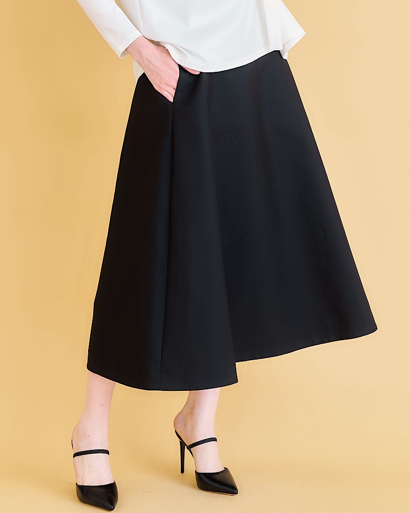 【残り3点のみ】カーヴィーストラップスカート