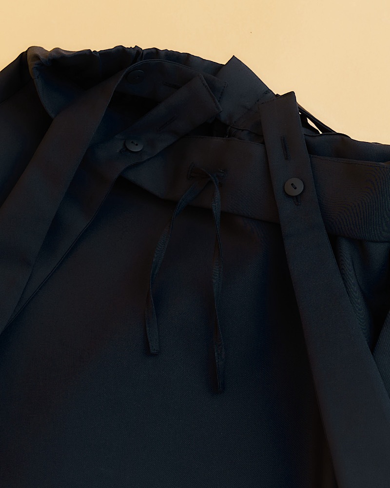 【残り3点のみ】カーヴィーストラップスカート