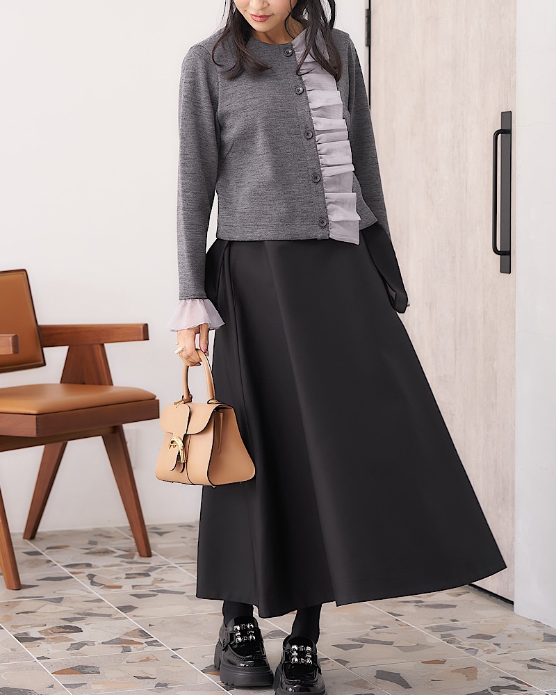 【残り3点のみ】カーヴィーストラップスカート