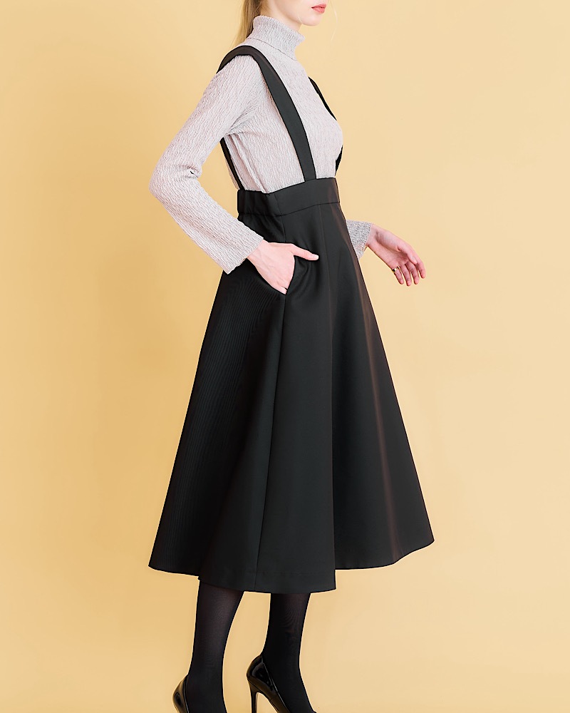 【残り3点のみ】カーヴィーストラップスカート