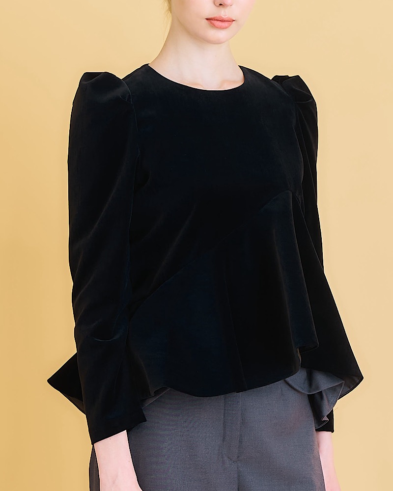 MARONENONFEE on Instagram MARONENONFEE オープンショルダーフレア