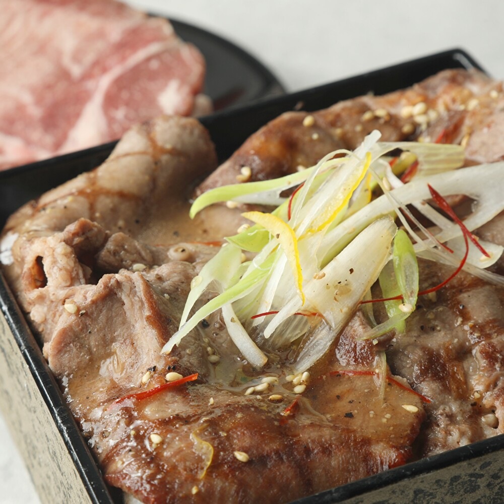 【お手頃版】“焼肉店が仕込むやわらか熟成肉の”熟成黒毛和牛牛タン重　200g
