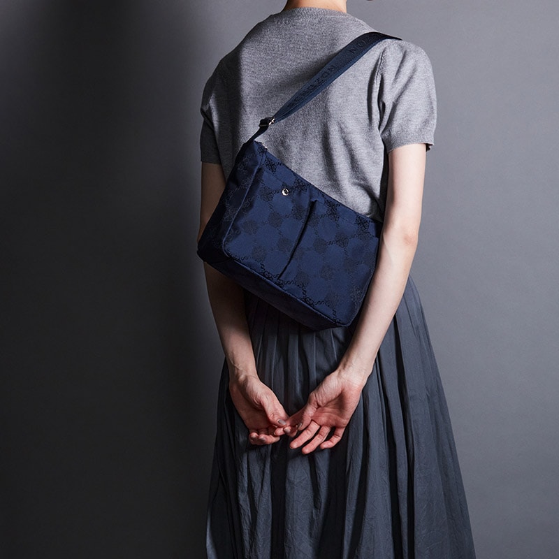 �ڥ��祾��� �ꥨ���� ���������Хå� [11-2001] �� �֥�å�