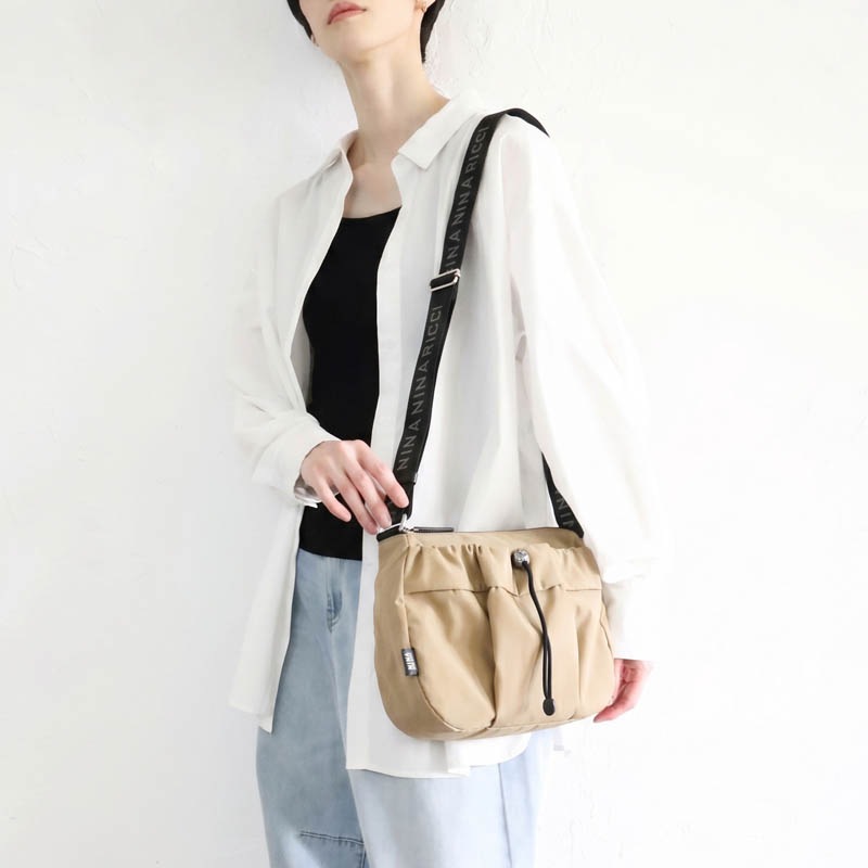 �ڥ˥ʡ��˥� ��å��� �֥롼�� ���������Хå� [31-1154] �� �١�����