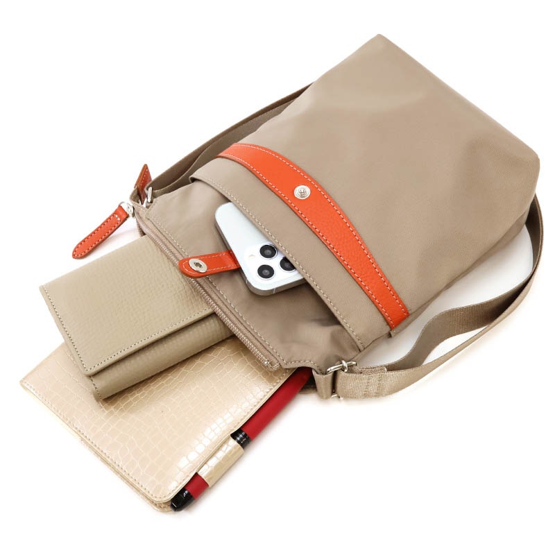 せいじ様〈新品未使用未開封〉JR貨物　20D-1308 ショルダーバッグ ショゾン】 プリート ショルダーバッグ [11-2200] ／ オレンジ