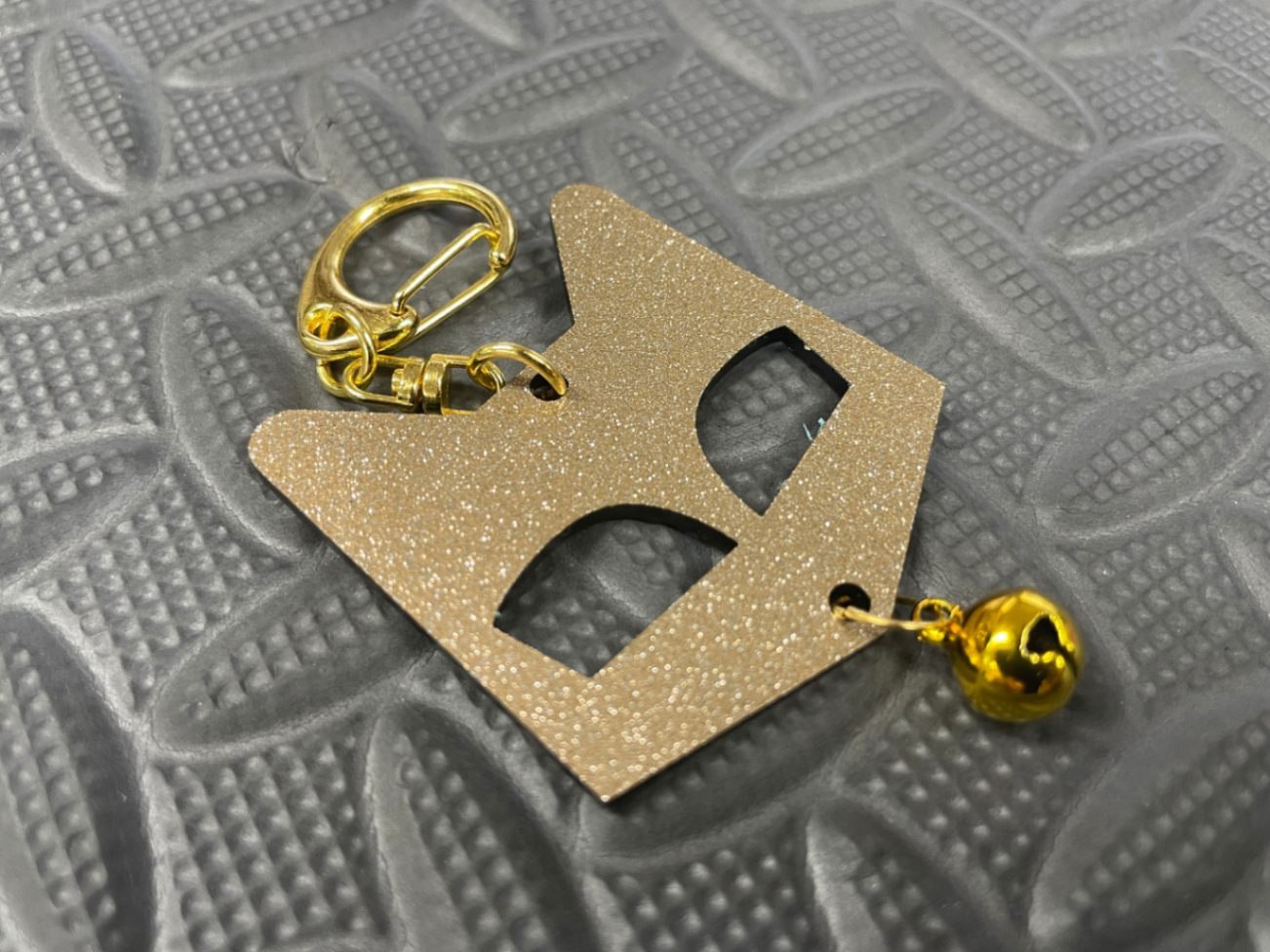 HAPPY99 スプラッターデザイン キーホルダー HAPPY99 スプラッターデザイン キーホルダー ハッピー99