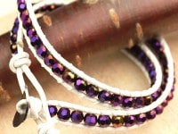 【初回生産分限定価格】2連巻きレザーラップブレス/ガラスビーズ/メタリックパープル/4mm|ガラス・プラスチック製品