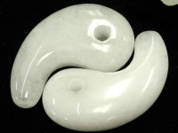 激安！限定入荷！★古代より伝わる魔除けのお守り★完全天然/ホワイトジェイド勾玉(まがたま)/Lサイズ/1個【アメリカツーソン・香港展示会・世界各地出展品買い付け】|天然石　勾玉|天然石・パワーストーン