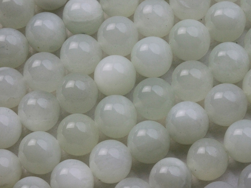 優しく淡いグリーンカラー/3A/天然石ビーズ/ニュージェイド/ラウンド