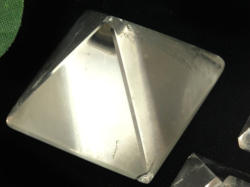 数量限定！☆神秘のパワー！☆天然石ピラミッド/置物・インテリア/水晶