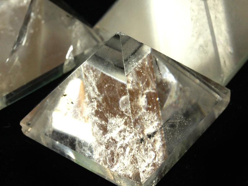 数量限定！☆神秘のパワー！☆天然石ピラミッド/置物・インテリア/水晶
