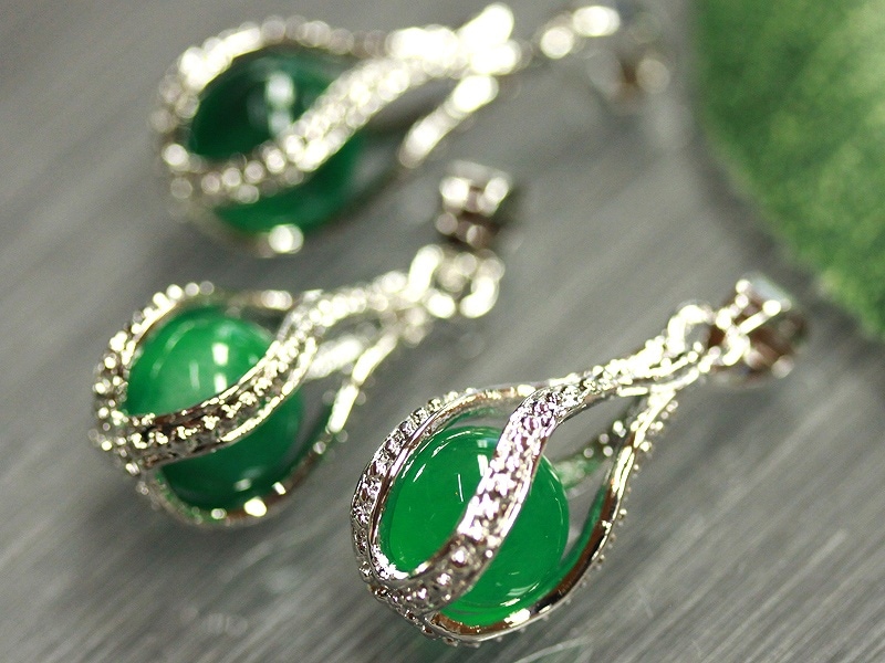 インテリア翡翠長寿桃木　天然石で作られた　45cm✖️40cm インテリア翡翠長寿桃木天然石で作られた45cm✖️40cm