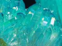 ≪原石祭り15%OFF≫キラキラ！鮮やかオーラカラー★天然原石/アクアオーラ水晶クラスター原石（クリスタル）/200-299g/1個【ネコポス不可】【天然石/パワーストーン】【アメリカツーソン・香港展