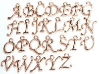 定番人気！★品質◎ネックレスやブレスレットに★パーツ・副資材/アクセサリー・アンティーク/イニシャル/ロンデル/アルファベットパーツ/ピンクゴールド/A〜G/1個【天然石/パワーストーン】【アメリカツ