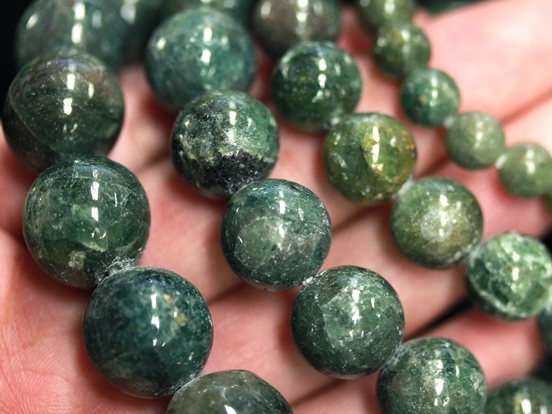 SALE☆30％OFF】希少グリーンカラー☆絆を強める石☆天然石