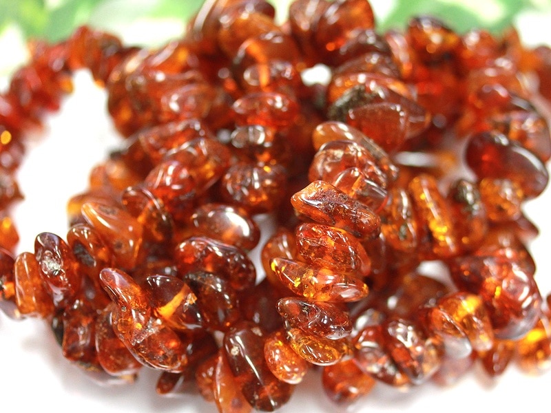 太古の樹液の化石ルビーレッドアンバー赤い琥珀 ロングネックレス 太古の樹液の化石ルビーレッドアンバー赤い琥珀 ロングネックレス 数百