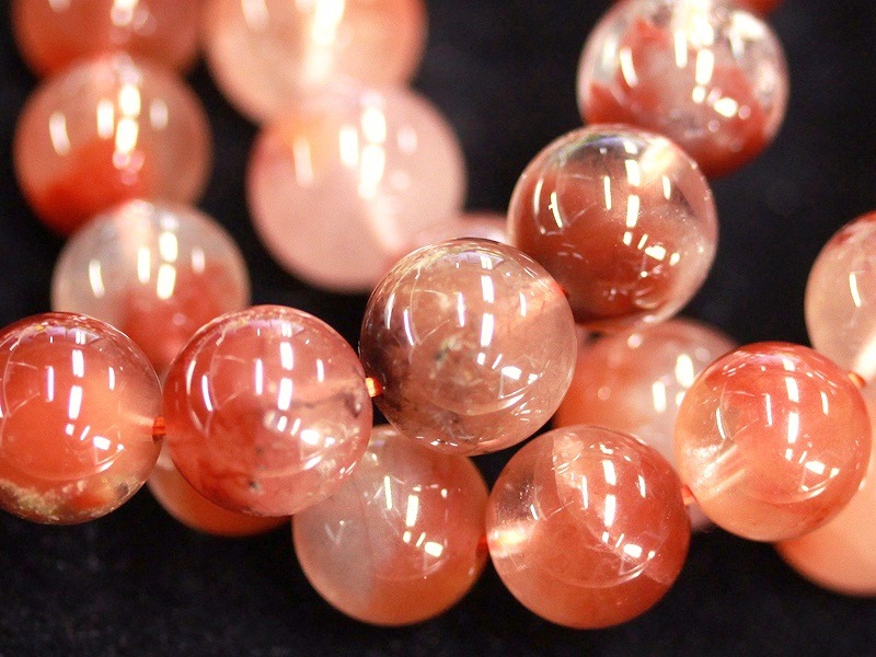★特選一連★万能の石【天然レッドガーデンファントム入り水晶8mmラウンド連】❤️ ☆特選一連☆万能の石【天然レッドガーデンファントム入り水晶8mm