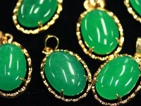 限定入荷！★繁栄・成功・健康の石として幅広い年代に定番人気★天然石/翡翠（ひすい・ジェイド・jade）ペンダントトップ/オーバル/ゴールドカラー/1個【天然石/パワーストーン】【アメリカツーソン・香港