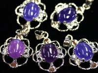 限定入荷！★繁栄・成功・健康の石として幅広い年代に定番人気★天然石/紫翡翠（ひすい・ジェイド・jade）ペンダントトップ/フラワー/シルバーカラー/1個【天然石/パワーストーン】【アメリカツーソン・香