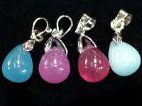 限定入荷！★繁栄・成功・健康の石として幅広い年代に定番人気★天然石/青翡翠（ひすい・ジェイド・jade）ペンダントトップ/ドロップ/シルバーカラー/1個【天然石/パワーストーン】【アメリカツーソン・香