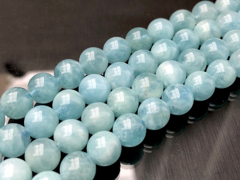 天然のブルーアクアマリンと雲母Blue Aquamarine With Mica