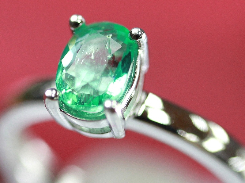濃色 コロンビア産 エメラルドemerald 0.85ct リング 指輪