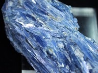 ≪原石祭り30%OFF≫【USAツーソンミネラルショー商品】1点物★希少！迫力サイズ★美結晶★鮮やかなブルー★ブラジル産★天然原石/カイヤナイト原石(Kyanite/藍晶石)/約905g/1個【天然石