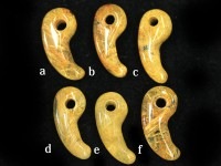 激安！限定入荷！★金運・財運の石★天然石/勾玉（まがたま）/ゴールドルチルクォーツ（ルチレイテッドクォーツ/金紅石入り水晶）/1個【アメリカツーソン・香港展示会・世界各地ミネラルショー出展品買い付け】