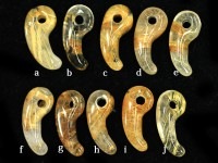 激安！限定入荷！★金運・財運の石★天然石/勾玉（まがたま）/ゴールドルチルクォーツ（ルチレイテッドクォーツ/金紅石入り水晶）/1個【アメリカツーソン・香港展示会・世界各地ミネラルショー出展品買い付け】