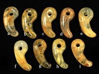 激安！限定入荷！★金運・財運の石★天然石/勾玉（まがたま）/ゴールドルチルクォーツ（ルチレイテッドクォーツ/金紅石入り水晶）/1個【アメリカツーソン・香港展示会・世界各地ミネラルショー出展品買い付け】